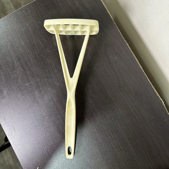 Vintage Foley Cream Plastic Potato Masher Mid-Century Kitchen Tool USA - Picture 4 of 7